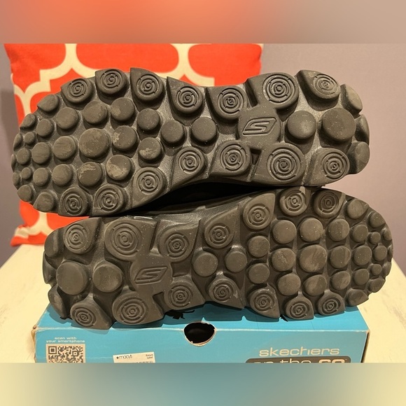 Skechers On The Go Black Fur-Lined Ankle Boots - Picture 7 of 8